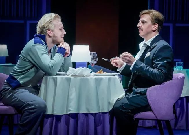 Arturo-Ui_Anton-Nuernberg-Pascal-Fligg-c-Arno-Declair